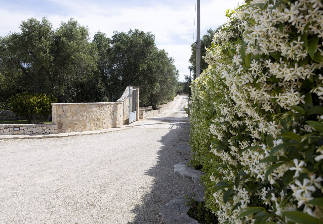 Trullo a San Michele Salentino - Trullo degli ulivi by pugliadamare