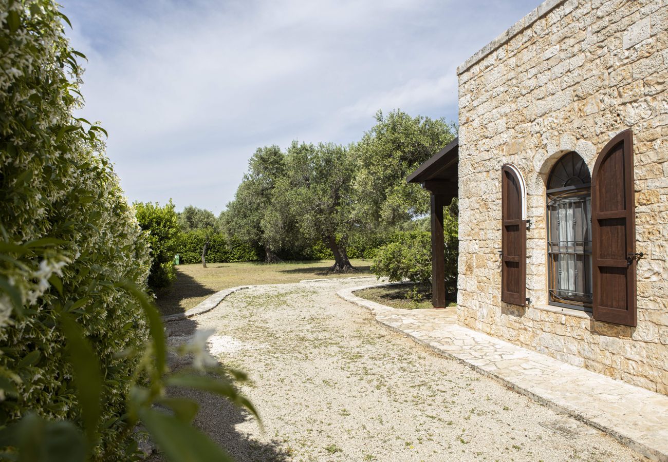 Trullo a San Michele Salentino - Trullo degli ulivi by pugliadamare
