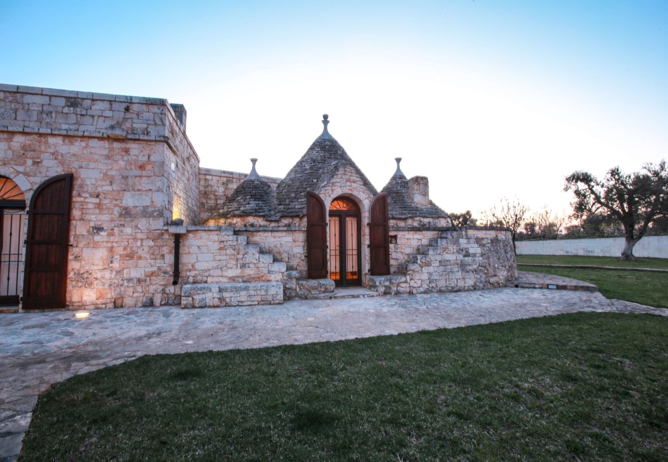 Trullo a San Michele Salentino - Trullo degli ulivi by pugliadamare