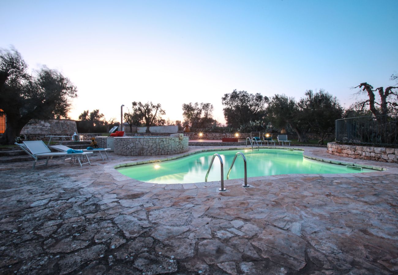 Trullo a San Michele Salentino - Trullo degli ulivi by pugliadamare
