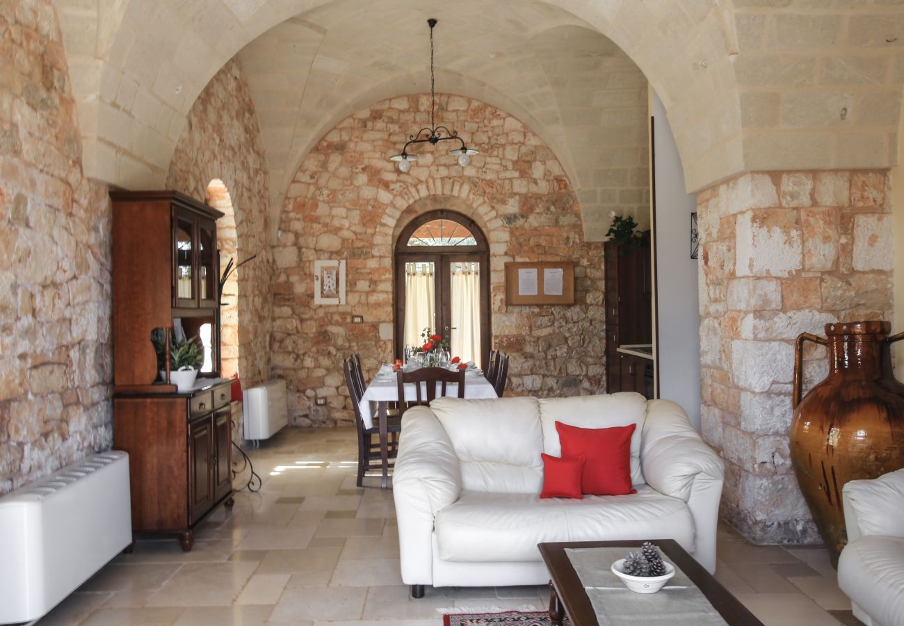 Trullo a San Michele Salentino - Trullo degli ulivi by pugliadamare