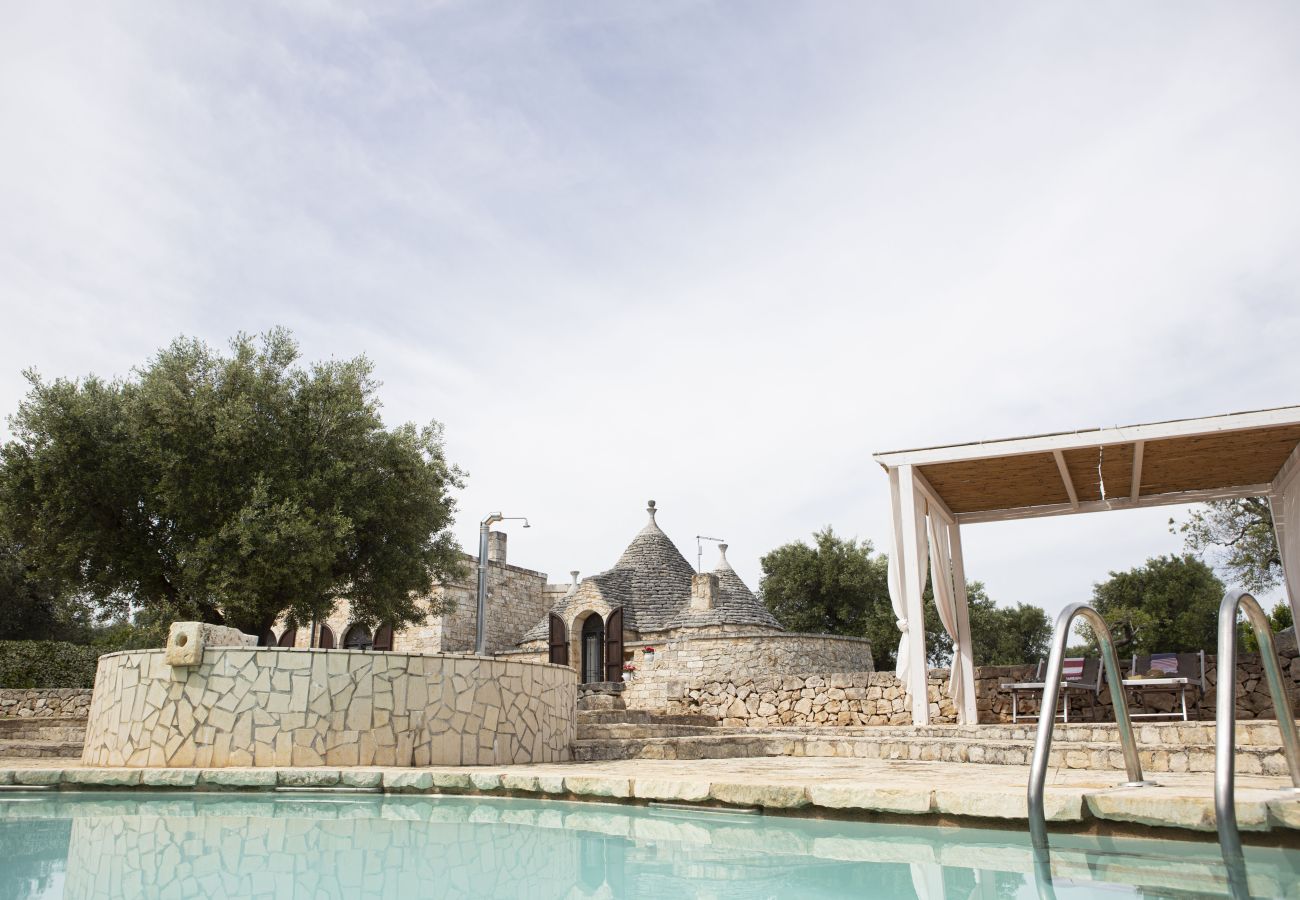 Trullo a San Michele Salentino - Trullo degli ulivi by pugliadamare