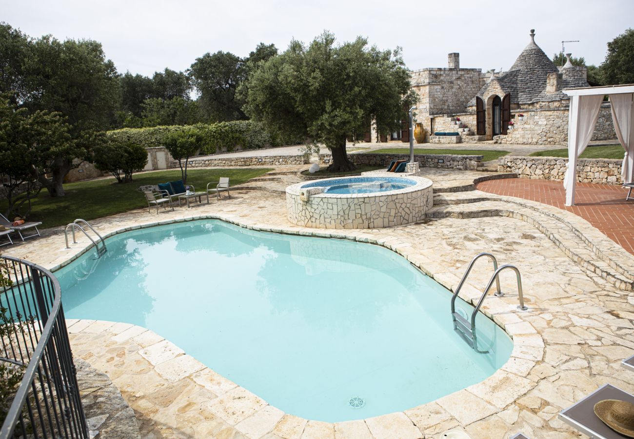Trullo a San Michele Salentino - Trullo degli ulivi by pugliadamare