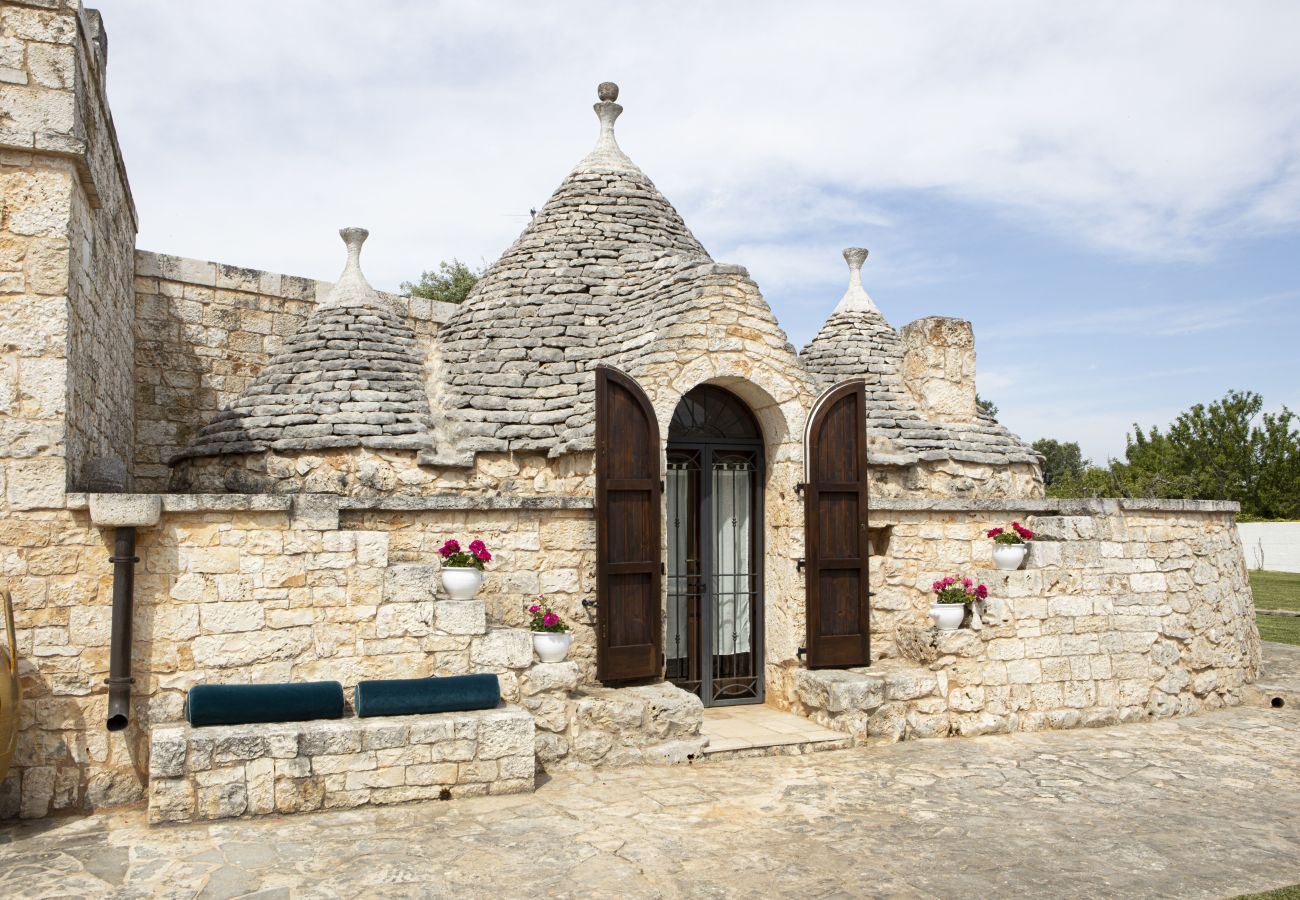 Trullo a San Michele Salentino - Trullo degli ulivi by pugliadamare