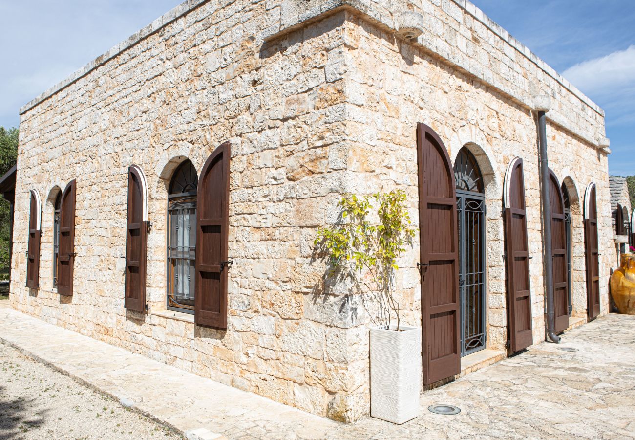 Trullo a San Michele Salentino - Trullo degli ulivi by pugliadamare
