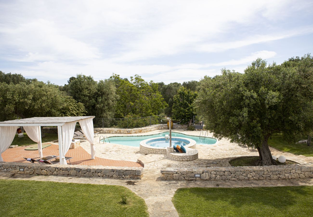 Trullo a San Michele Salentino - Trullo degli ulivi by pugliadamare