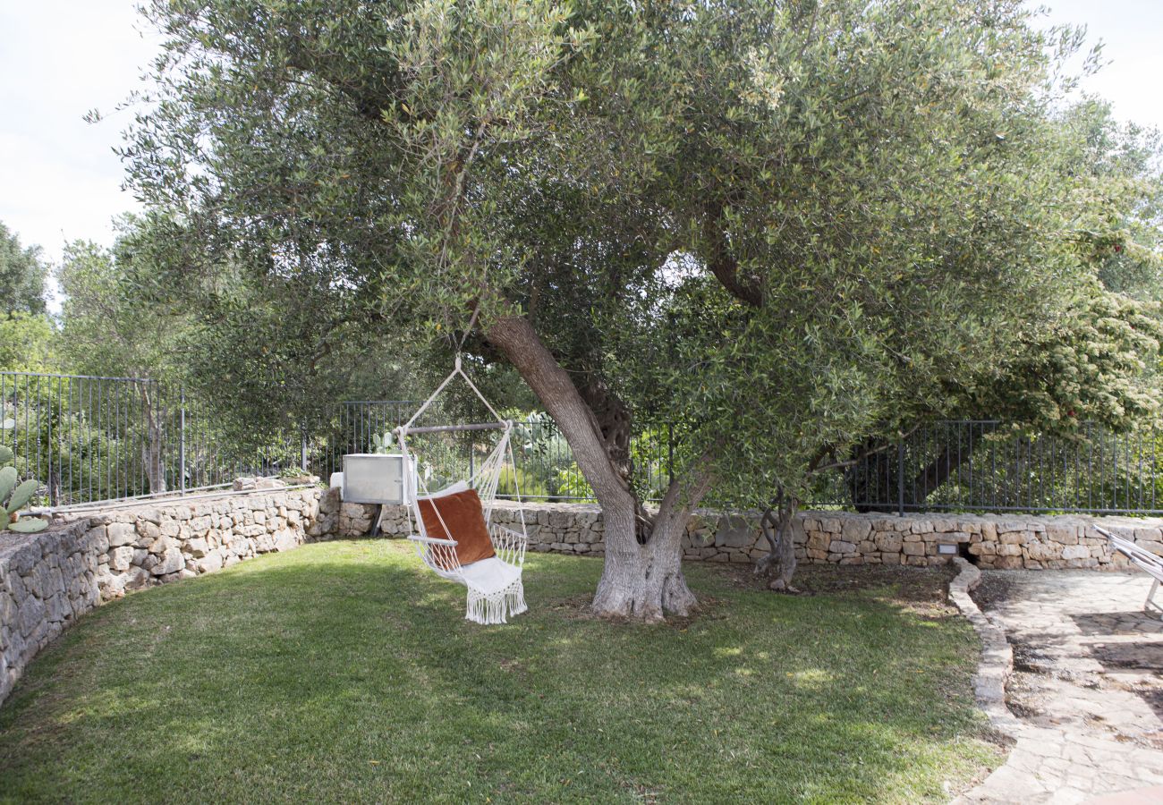Trullo a San Michele Salentino - Trullo degli ulivi by pugliadamare