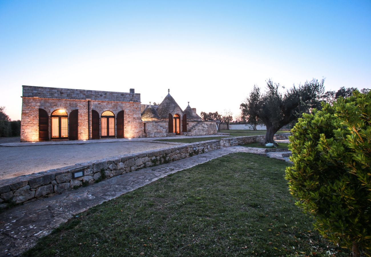 Trullo a San Michele Salentino - Trullo degli ulivi by pugliadamare