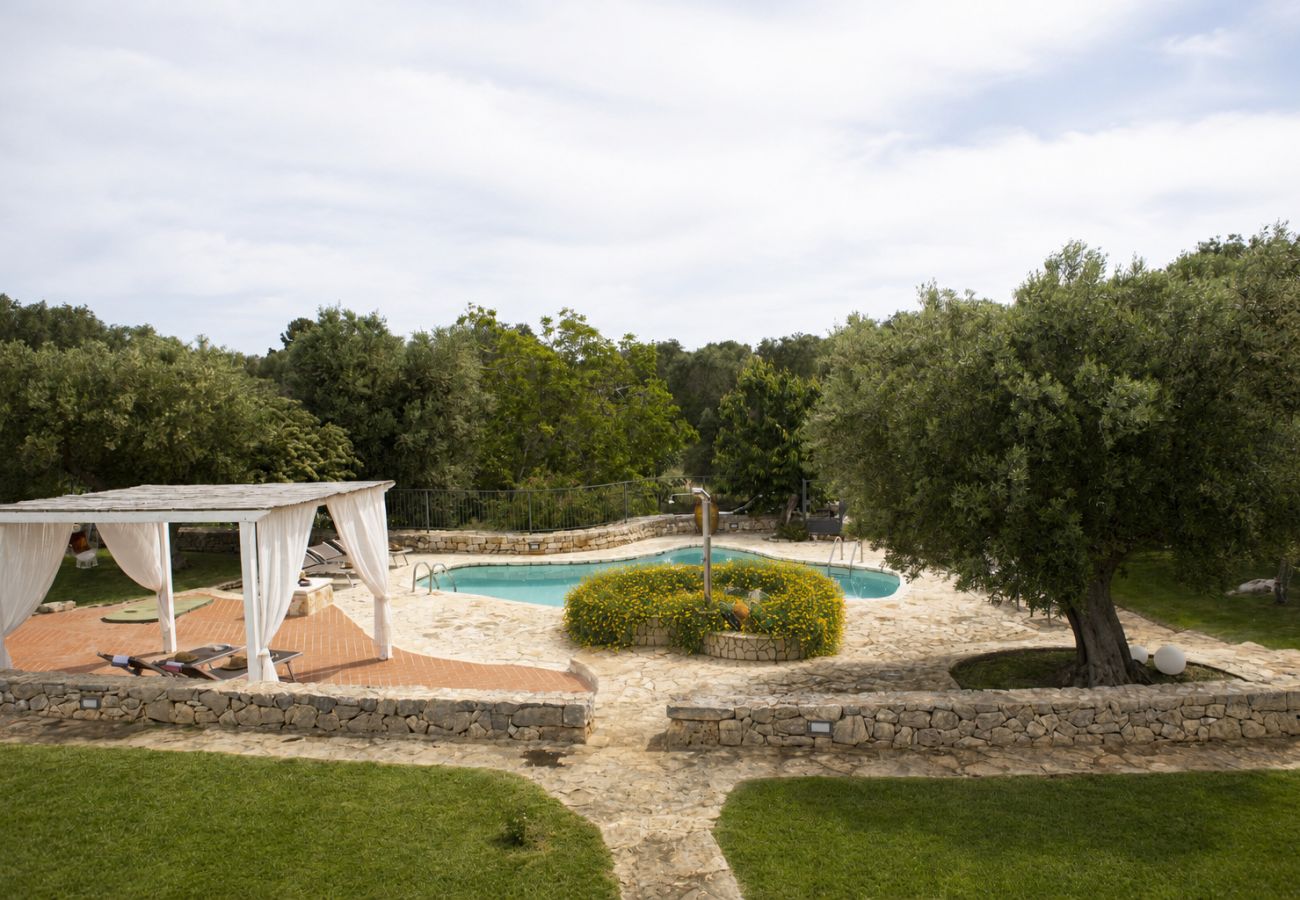 Trullo a San Michele Salentino - Trullo degli ulivi by pugliadamare