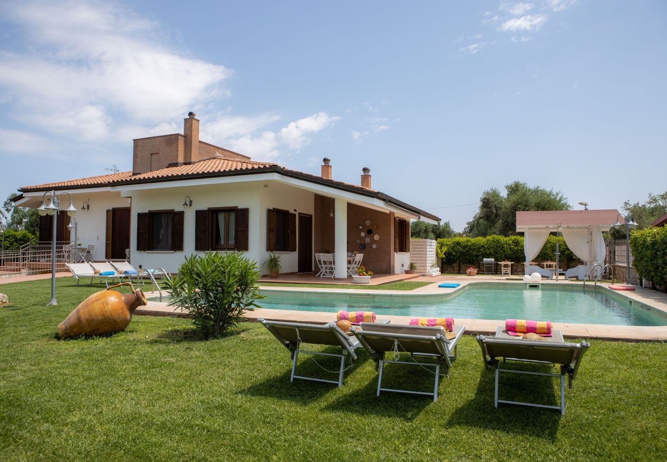 Villa a San Michele Salentino - Villa Ellea by pugliadamare