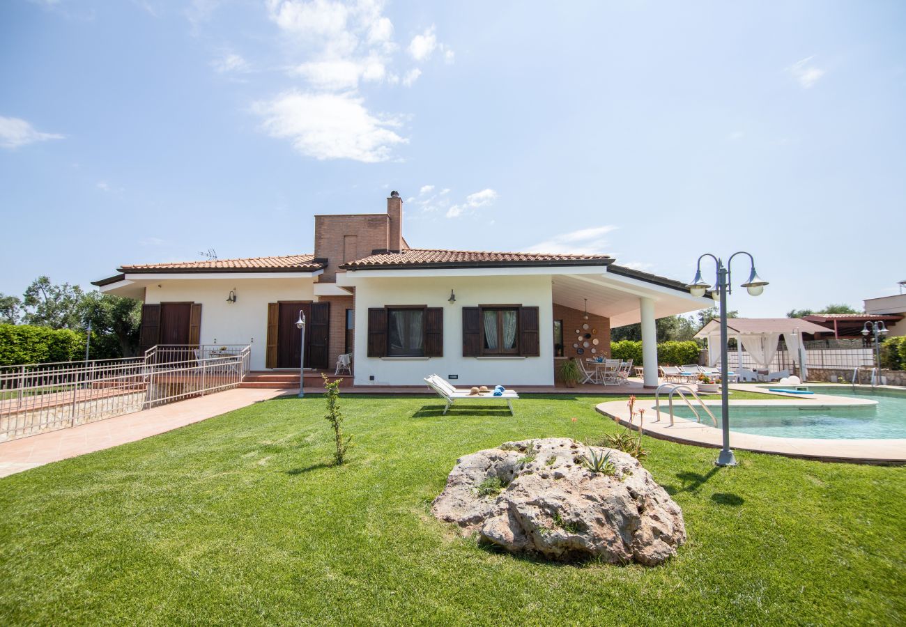 Villa a San Michele Salentino - Villa Ellea by pugliadamare