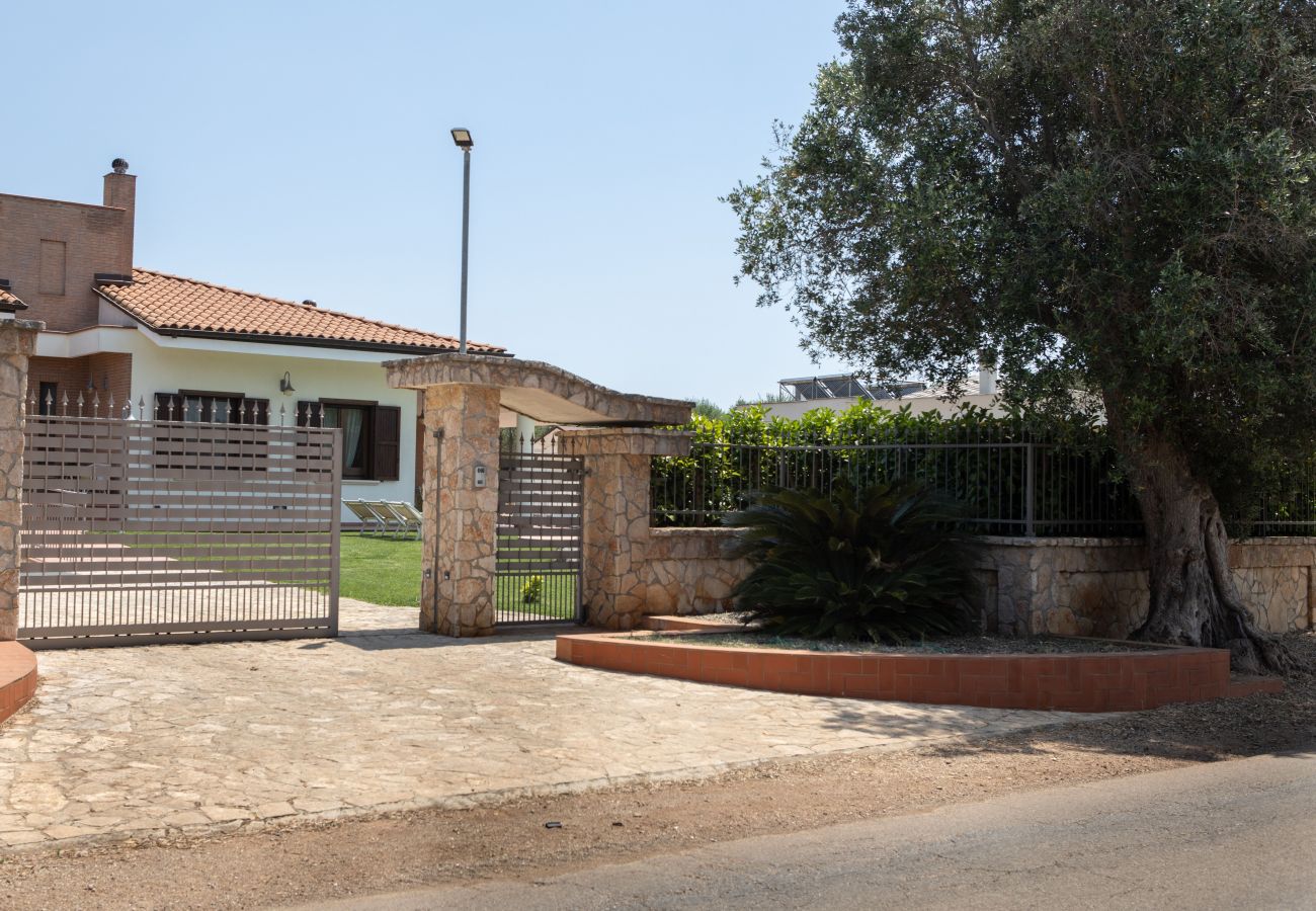 Villa a San Michele Salentino - Villa Ellea by pugliadamare