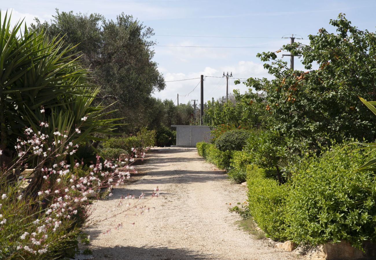 Trullo a San Vito dei Normanni - trullo oron call by pugliadamare
