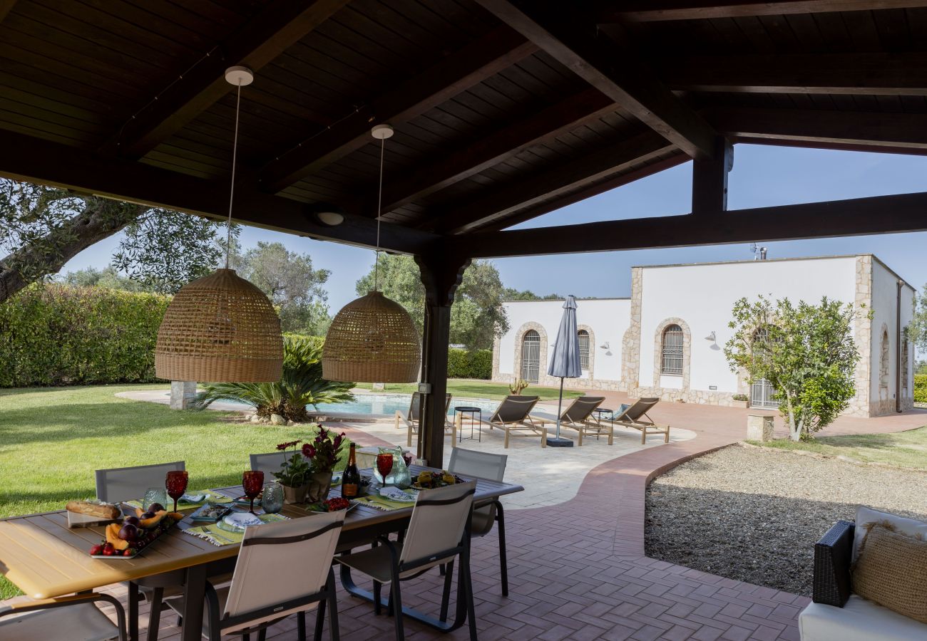 Trullo a San Vito dei Normanni - trullo raphael by pugliadamare