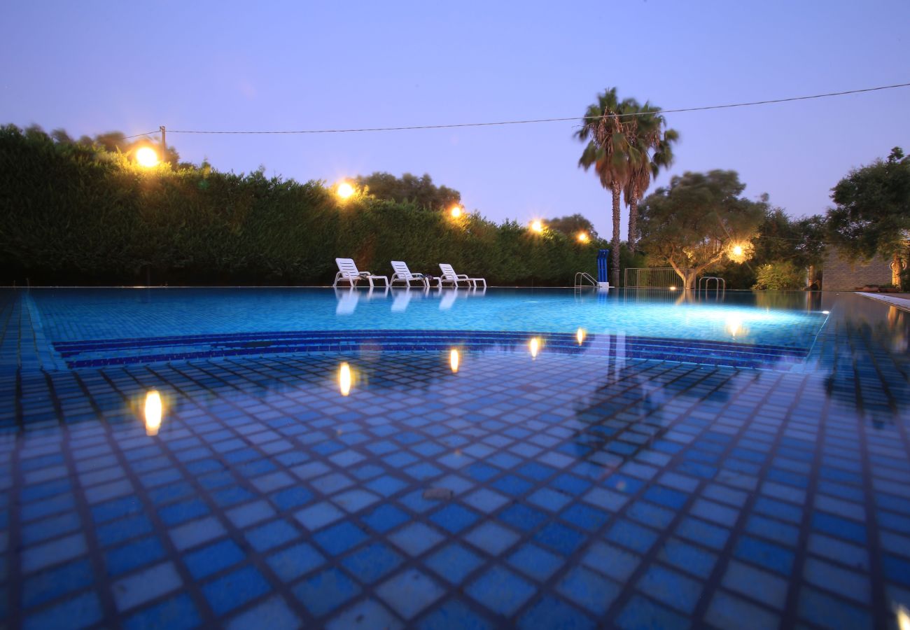 Villa a San Michele Salentino - Villa con parco e piscina by Pugliadamare
