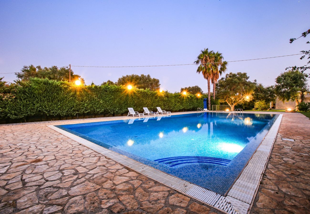 Villa a San Michele Salentino - Villa con parco e piscina by Pugliadamare
