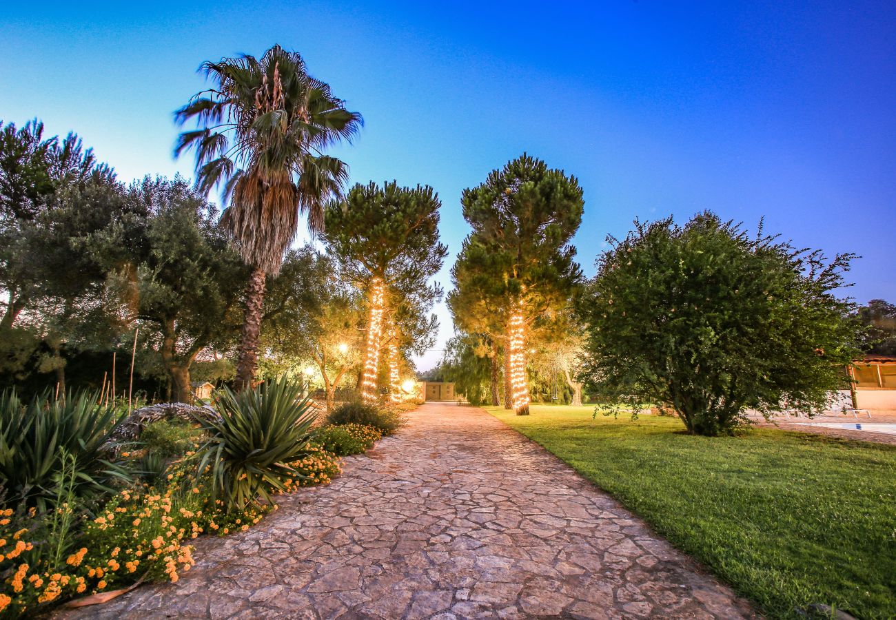 Villa a San Michele Salentino - Villa con parco e piscina by Pugliadamare