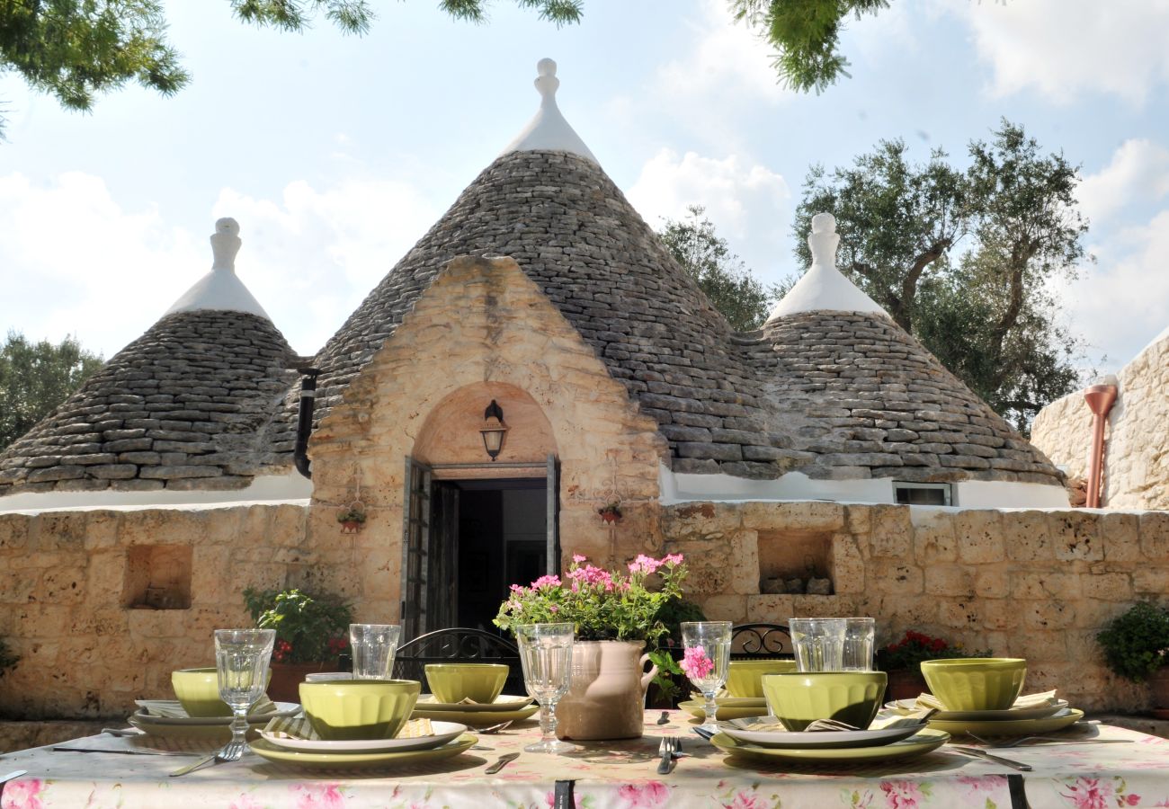 Trullo a San Michele Salentino - trulli mimosa by pugliadamare
