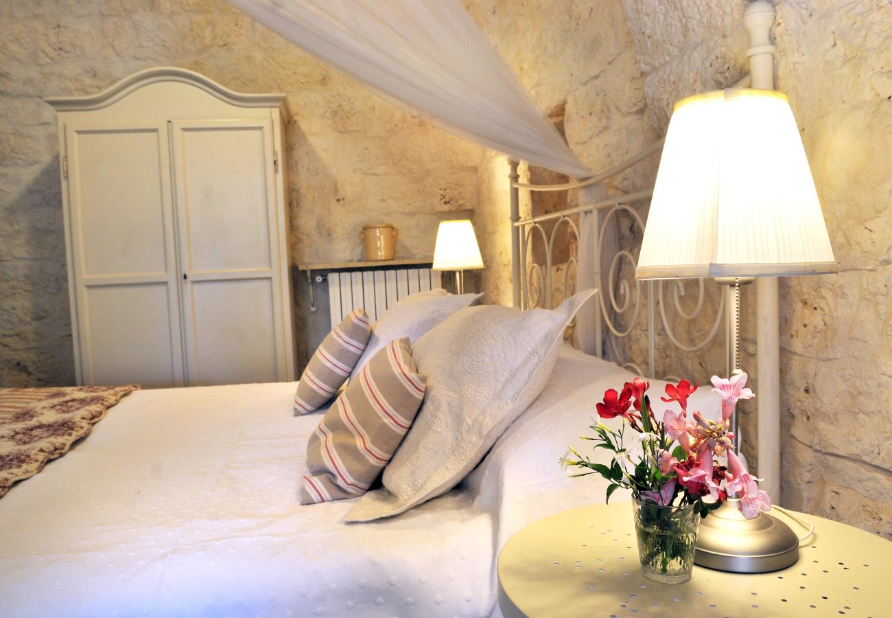 Trullo a San Michele Salentino - trulli mimosa by pugliadamare