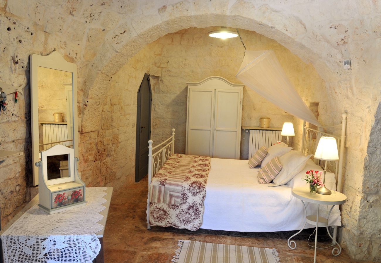 Trullo a San Michele Salentino - trulli mimosa by pugliadamare