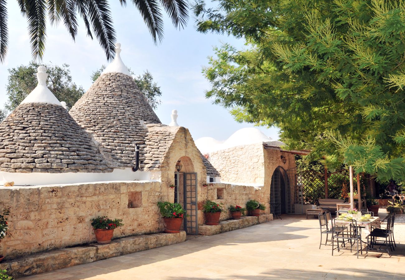 Trullo a San Michele Salentino - trulli mimosa by pugliadamare
