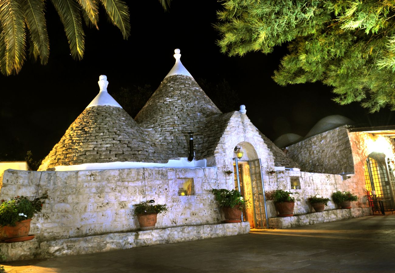 Trullo a San Michele Salentino - trulli mimosa by pugliadamare