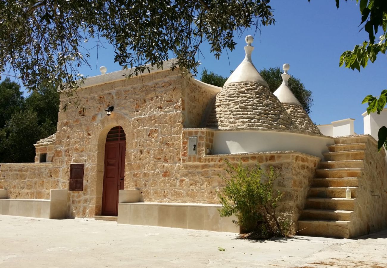 Trullo a Ceglie Messapica - Trullo Sotto le Stelle by Pugliadamare