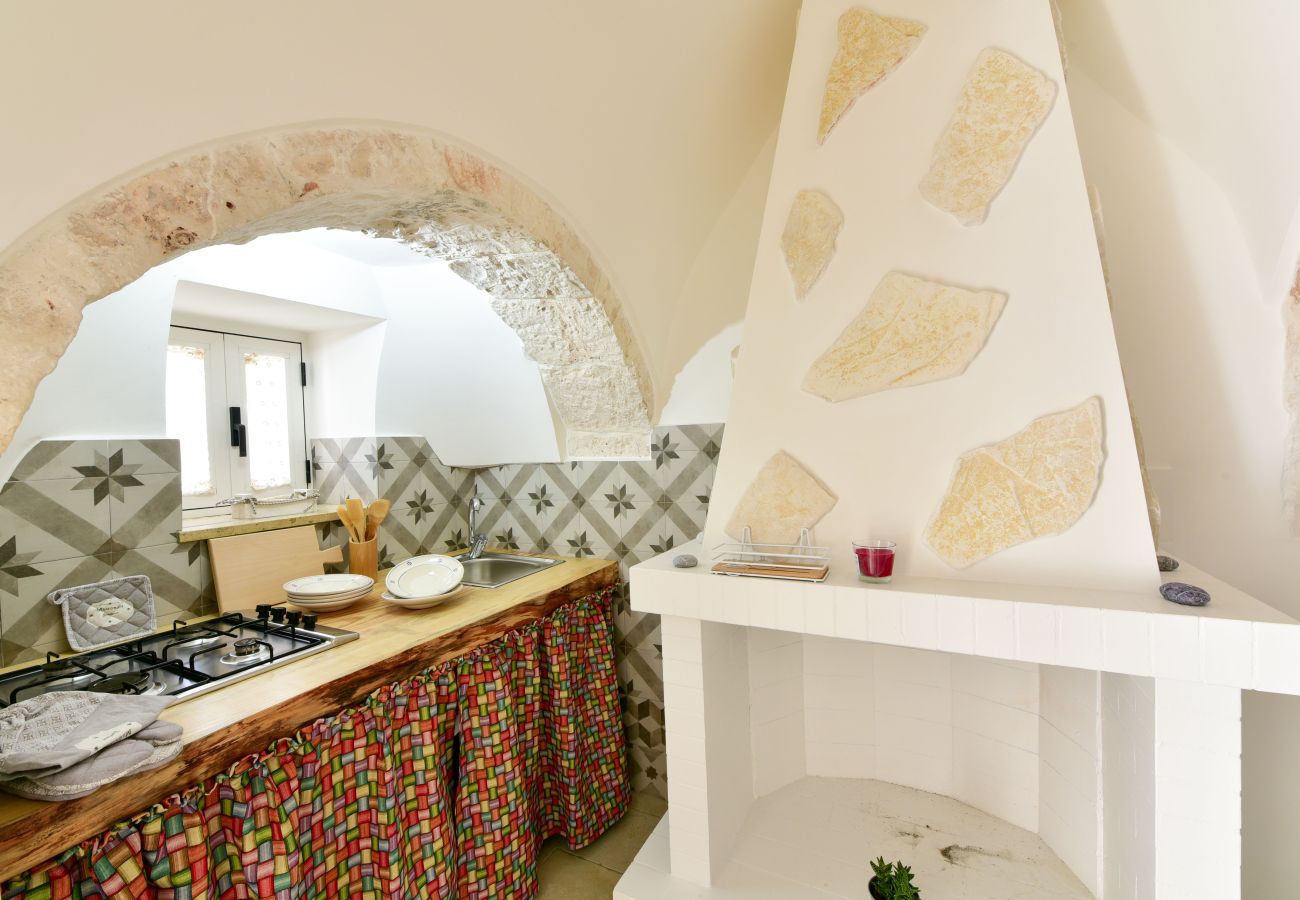 Trullo a Martina Franca - trullo nonna itria by pugliadamare 