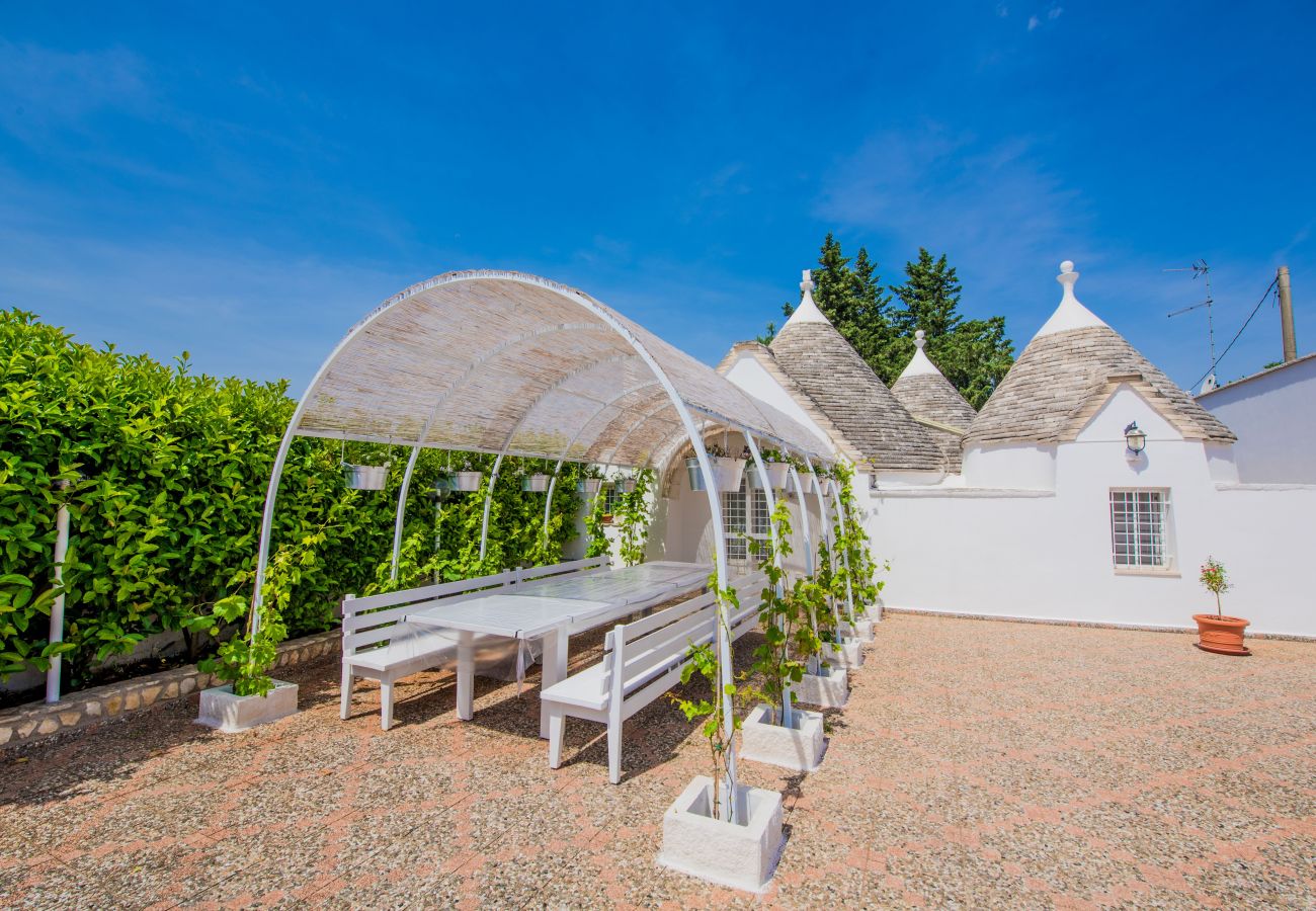 Trullo a Martina Franca - trullo nonna itria by pugliadamare 