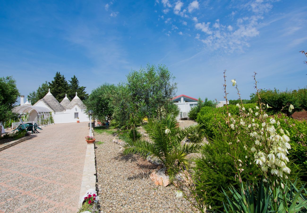Trullo a Martina Franca - trullo nonna itria by pugliadamare 