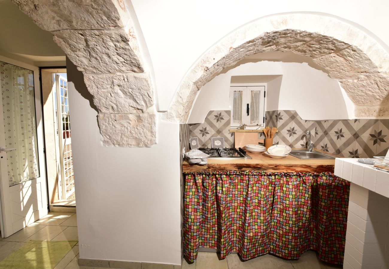 Trullo a Martina Franca - trullo nonna itria by pugliadamare 