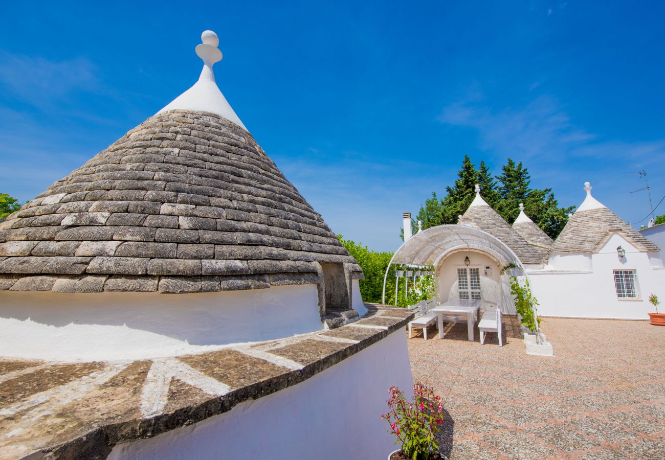 Trullo a Martina Franca - trullo nonna itria by pugliadamare 