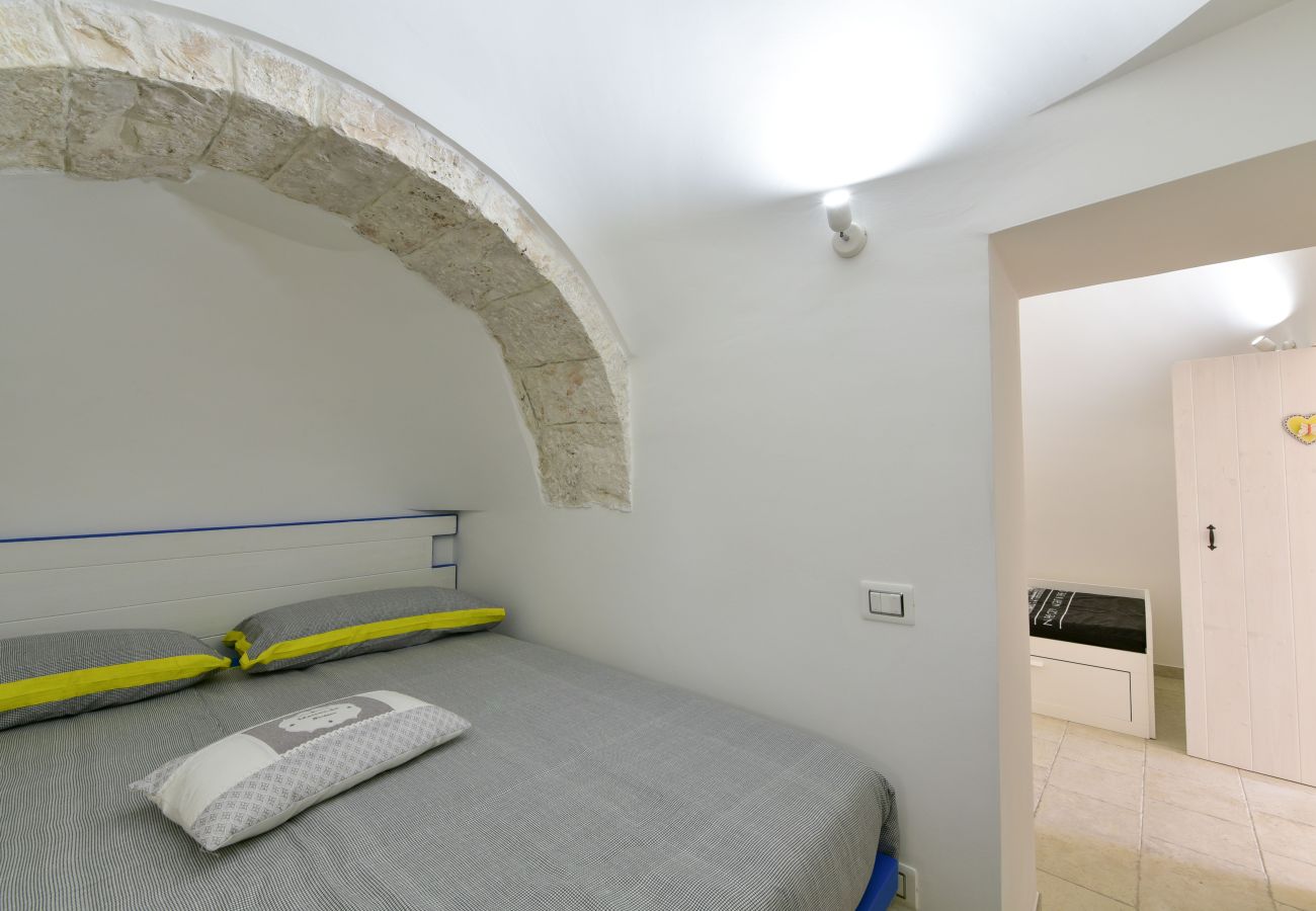 Trullo a Martina Franca - trullo nonna itria by pugliadamare 
