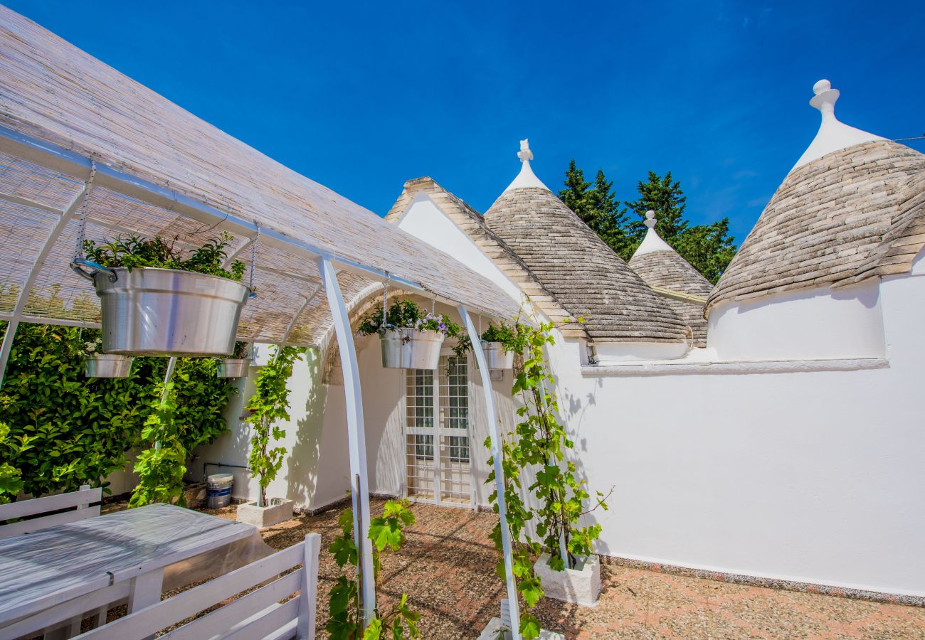 Trullo a Martina Franca - trullo nonna itria by pugliadamare 