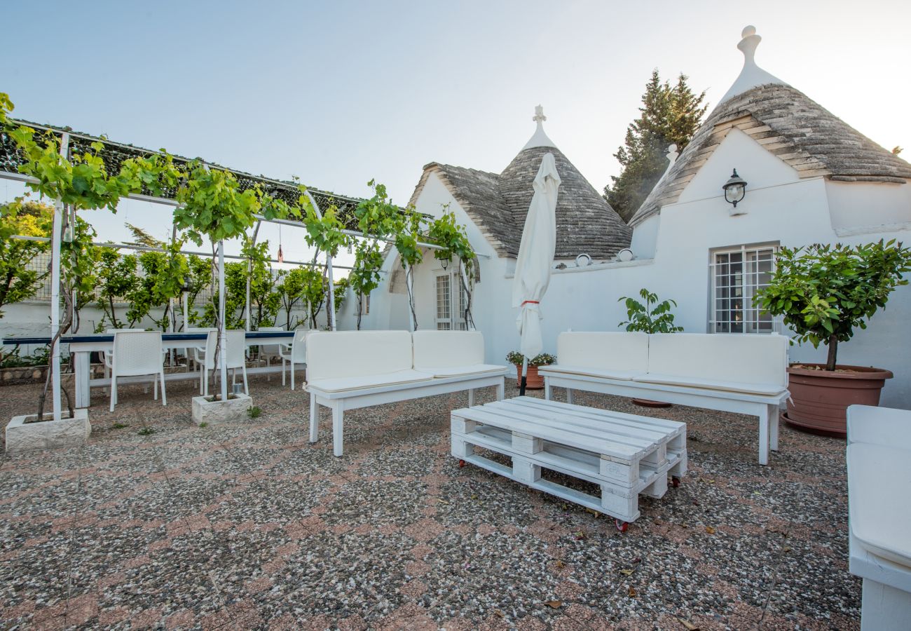 Trullo a Martina Franca - trullo nonna itria by pugliadamare 