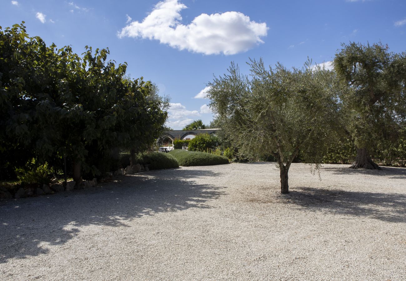 Residence a San Michele Salentino - Trulletto Corte degli Ulivi by Pugliadamare