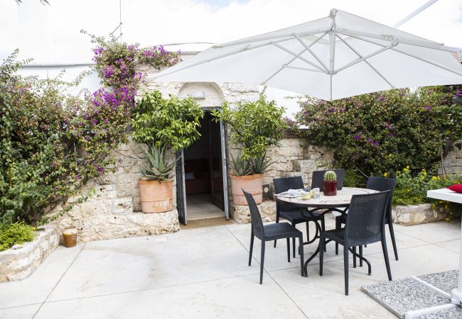 Residence a San Michele Salentino - Trullo Bouganville by Pugliadamare Residence a San Michele Salentino - Trullo Bouganville by Pugliadamare