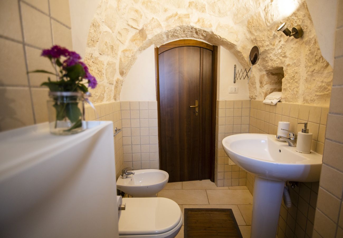 Residence a San Michele Salentino - Trullo Bouganville by Pugliadamare