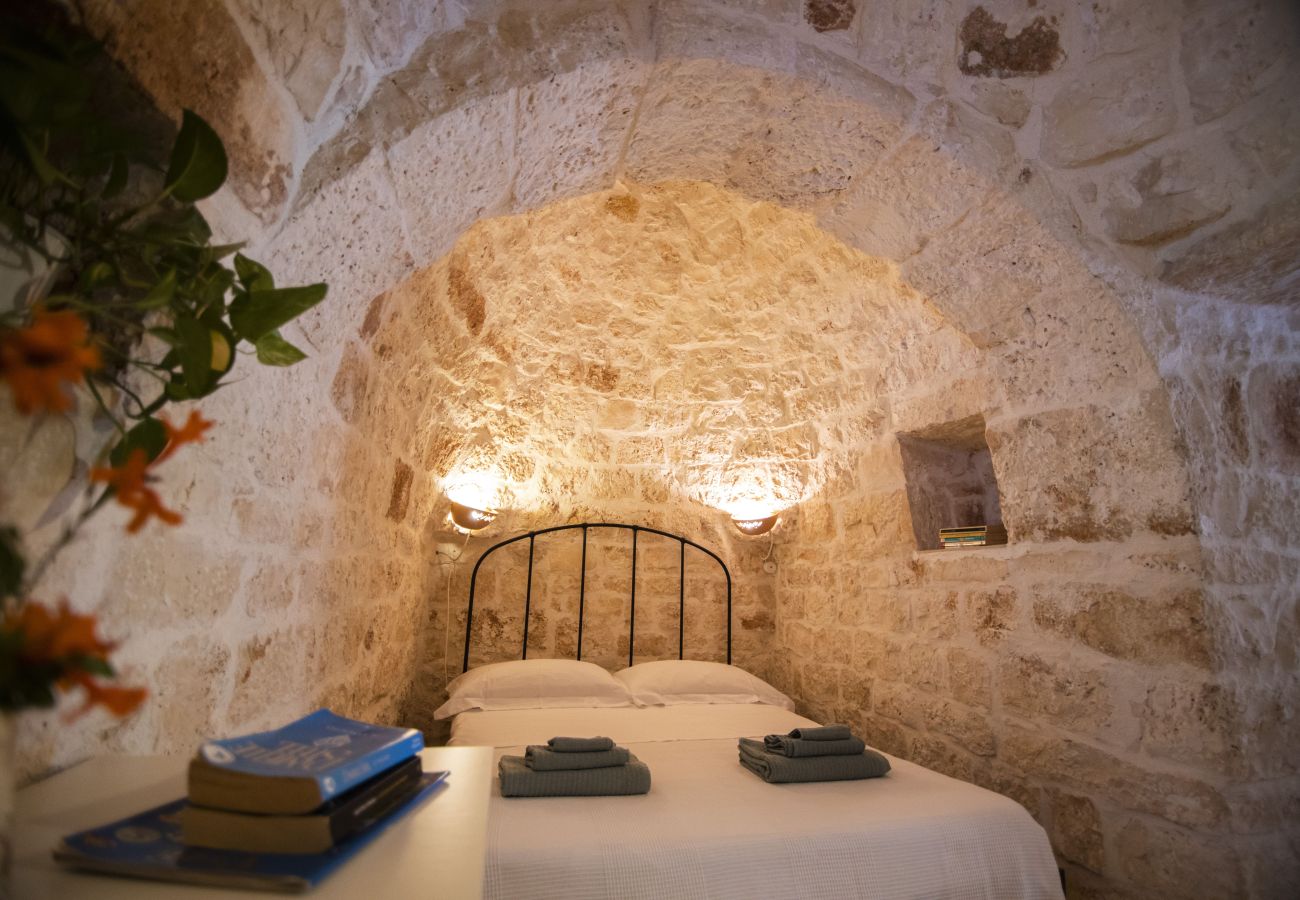 Residence a San Michele Salentino - Trullo Bouganville by Pugliadamare