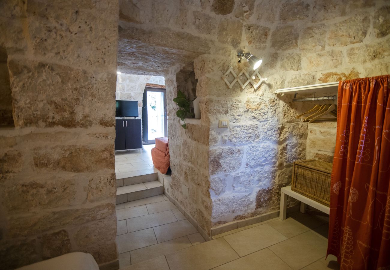 Residence a San Michele Salentino - Trullo Bouganville by Pugliadamare