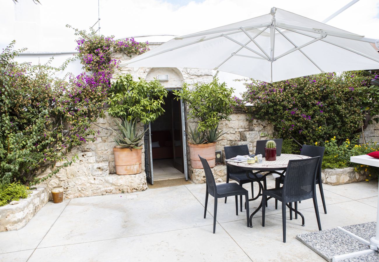 Residence a San Michele Salentino - Trullo Bouganville by Pugliadamare