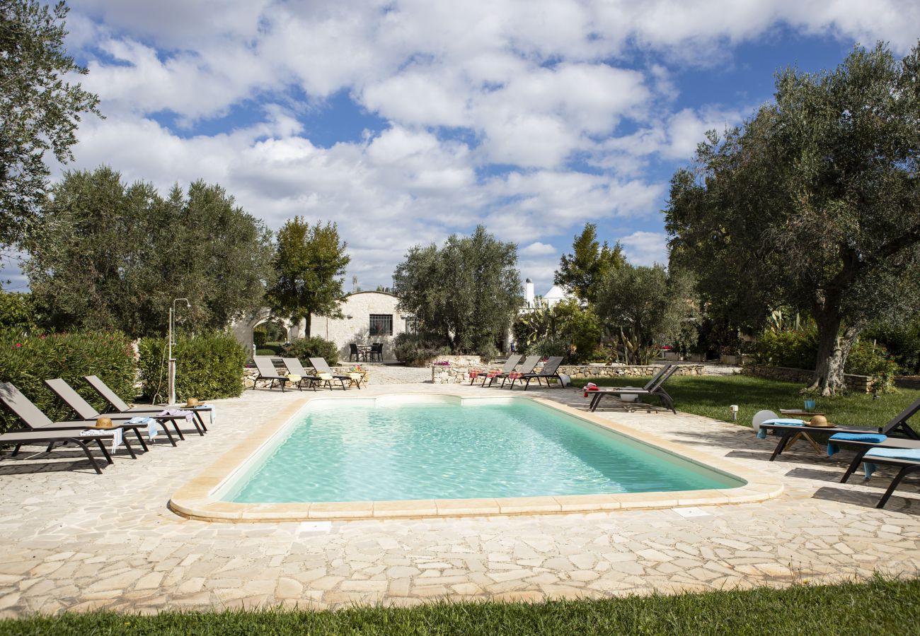 Residence a San Michele Salentino - Trullo Bouganville by Pugliadamare