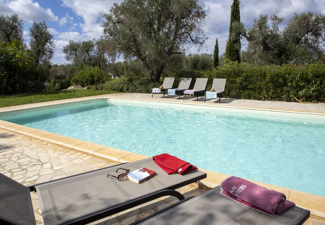 Residence a San Michele Salentino - Trullo Bouganville by Pugliadamare
