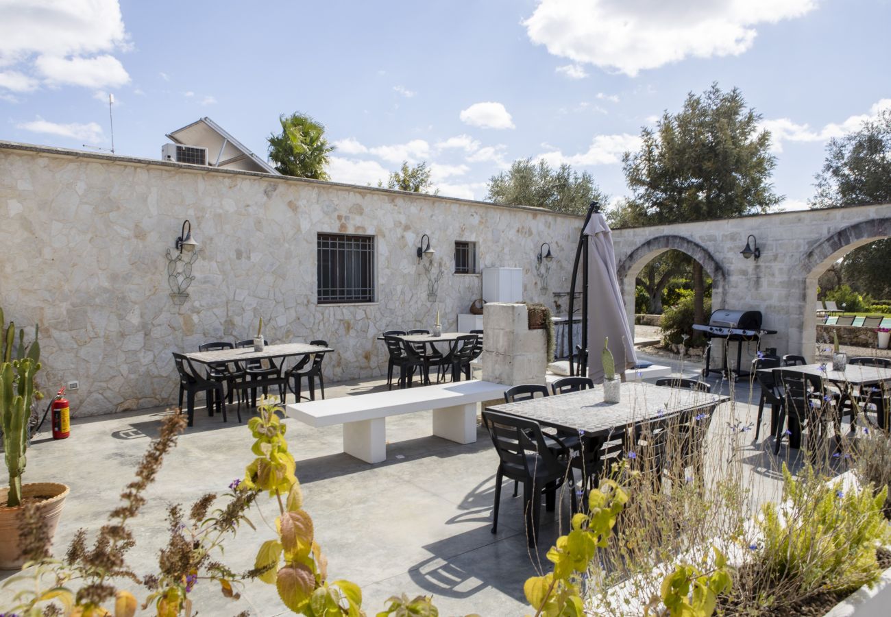 Residence a San Michele Salentino - Trullo Bouganville by Pugliadamare