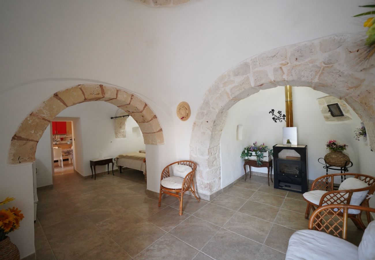 Trullo a San Vito dei Normanni - borgo della mimosa