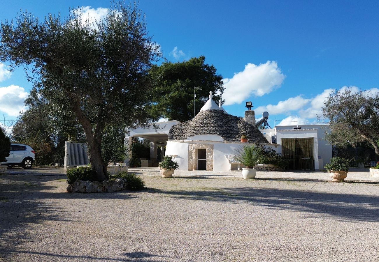 Trullo a San Vito dei Normanni - borgo della mimosa