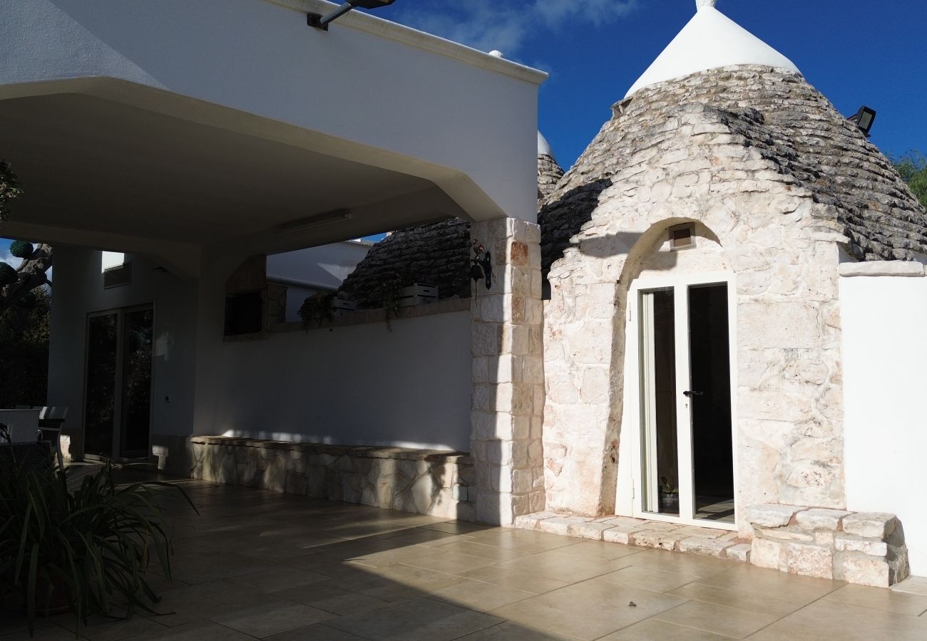 Trullo a San Vito dei Normanni - borgo della mimosa