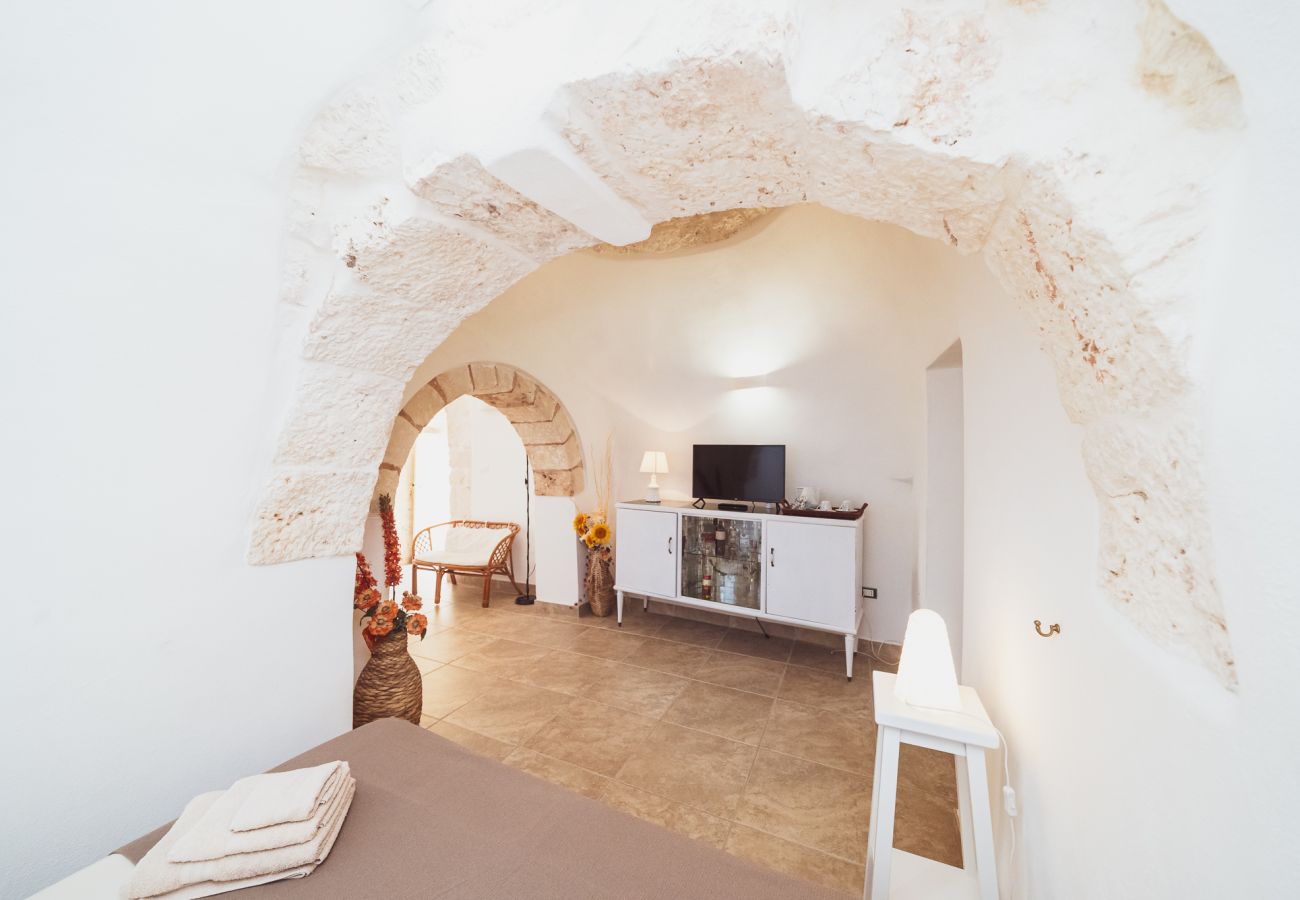 Trullo a San Vito dei Normanni - borgo della mimosa