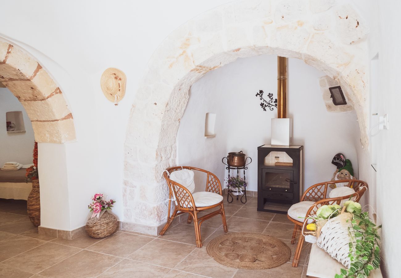 Trullo a San Vito dei Normanni - borgo della mimosa