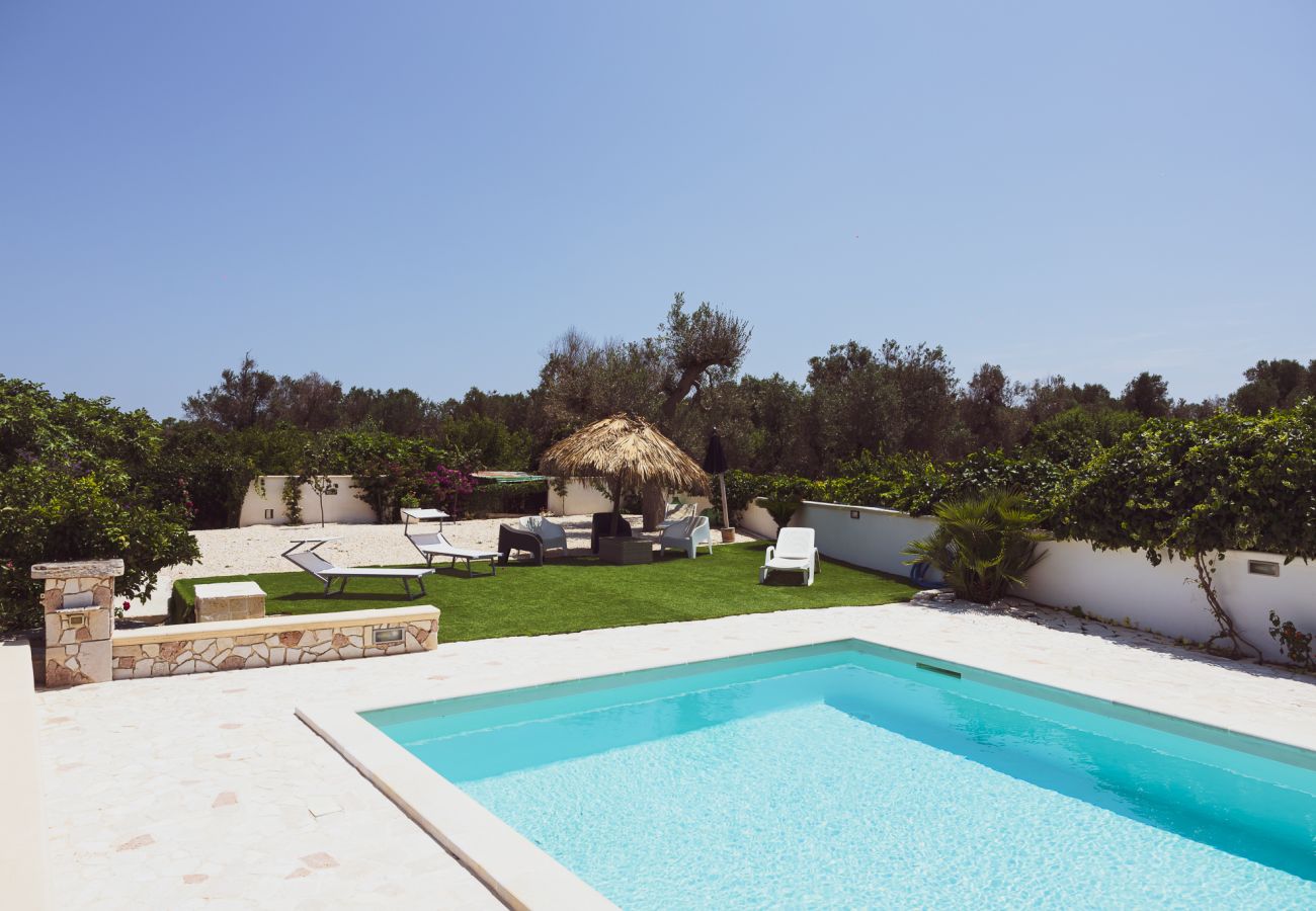 Trullo a San Vito dei Normanni - borgo della mimosa